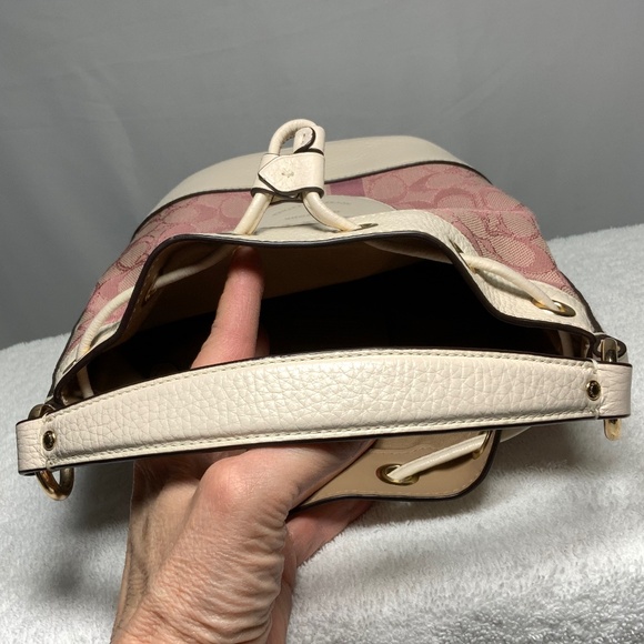 Coach Dempsey Bucket Bag in Signature Jacquard With Stripe And Coach Patch - Picture 4 of 12